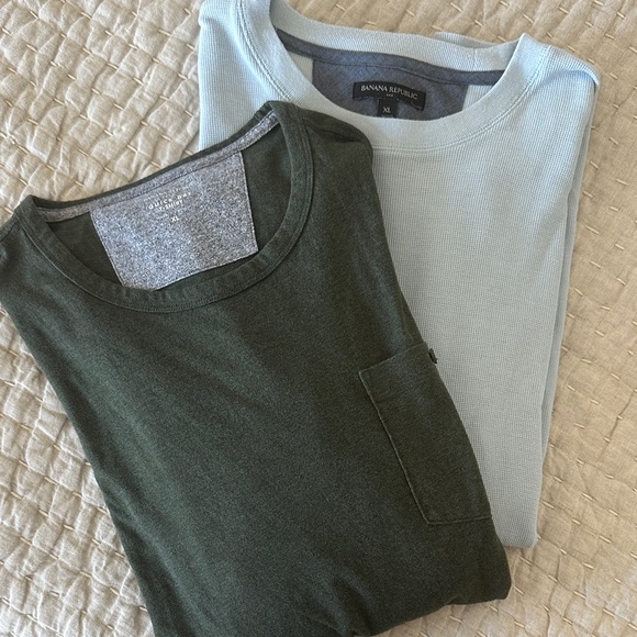 Set of 2 Banana Republic Olive Green & Sky Blue Men’s long sleeve Tees in XL. - Picture 1 of 5